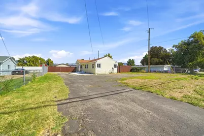 2058 W 4400 S, Roy, UT 84067 - Photo 3
