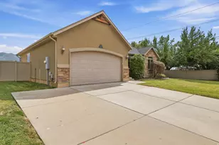 1018 N 2325 W, Layton, UT 84041 - Photo 3