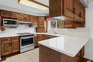 239 S Edgehill Dr, Fruit Heights, UT 84037 - Photo 13
