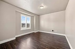 8533 S Sunrise Oak Dr, West Jordan, UT 84081 - Photo 7