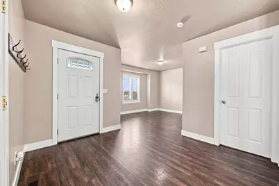 8533 S Sunrise Oak Dr, West Jordan, UT 84081 - Photo 5