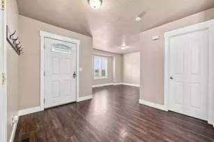 8533 S Sunrise Oak Dr, West Jordan, UT 84081 - Photo 5