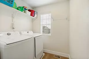 9012 N Suffolk Ln E, Eagle Mountain, UT 84005 - Photo 27