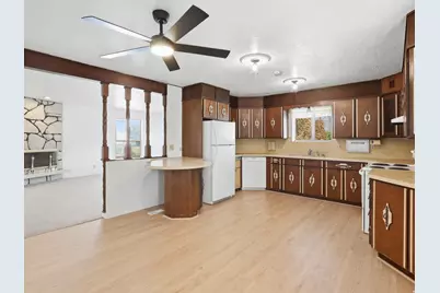 6082 S Main St, Murray, UT 84107 - Photo 9