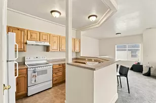 4904 W Stormy Meadow Dr, Riverton, UT 84096 - Photo 5