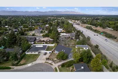6482 S 2520 E, Cottonwood Heights, UT 84121 - Photo 55