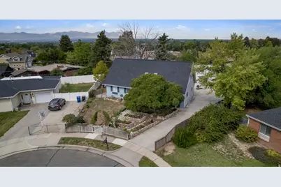 6482 S 2520 E, Cottonwood Heights, UT 84121 - Photo 53