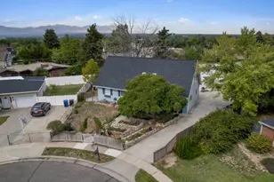 6482 S 2520 E, Cottonwood Heights, UT 84121 - Photo 53