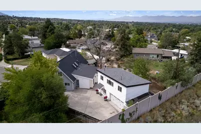 6482 S 2520 E, Cottonwood Heights, UT 84121 - Photo 31