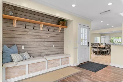 6482 S 2520 E, Cottonwood Heights, UT 84121 - Photo 11