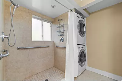 6482 S 2520 E, Cottonwood Heights, UT 84121 - Photo 15