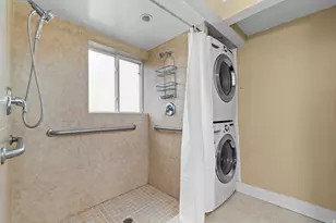 6482 S 2520 E, Cottonwood Heights, UT 84121 - Photo 15