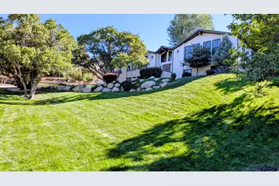 8 S Mountain Wood Ln, Sandy, UT 84092 - Photo 3