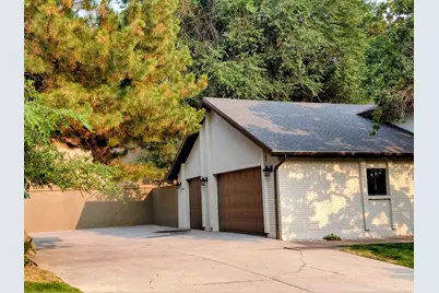 8 S Mountain Wood Ln, Sandy, UT 84092 - Photo 9