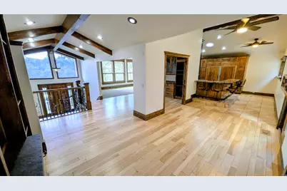 8 S Mountain Wood Ln, Sandy, UT 84092 - Photo 19