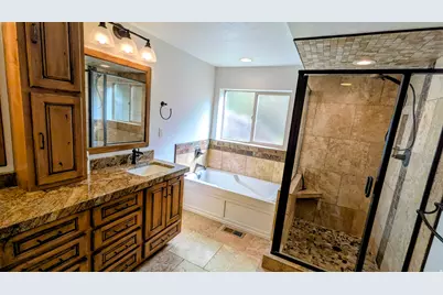 8 S Mountain Wood Ln, Sandy, UT 84092 - Photo 33