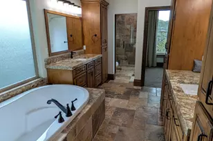 8 S Mountain Wood Ln, Sandy, UT 84092 - Photo 23