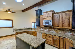 8 S Mountain Wood Ln, Sandy, UT 84092 - Photo 21