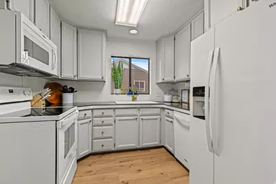 4766 S 200 W, Washington Terrace, UT 84405 - Photo 17