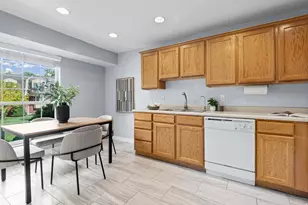 668 E Williamsburg Circle, Sandy, UT 84070 - Photo 11