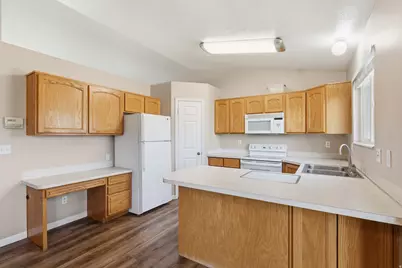 1932 N 810 W, Clinton, UT 84015 - Photo 7
