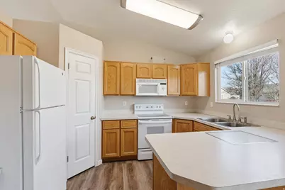 1932 N 810 W, Clinton, UT 84015 - Photo 9