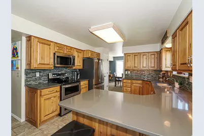 10146 S 2415 E, Sandy, UT 84092 - Photo 15