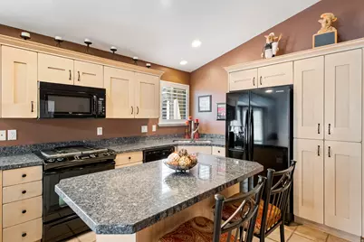 446 E Green Haven Dr S, Midvale, UT 84047 - Photo 9