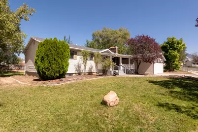 879 E Daisy St, Sandy, UT 84094 - Photo 3