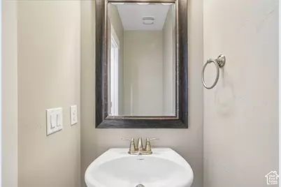 1056 S Aspen Pl E, Provo, UT 84606 - Photo 9