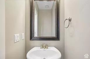 1056 S Aspen Pl E, Provo, UT 84606 - Photo 9