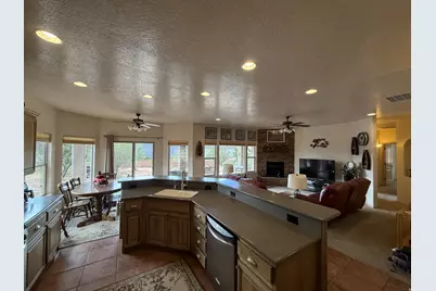 813 W Foothill Dr, Apple Valley, UT 84737 - Photo 17