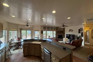 813 W Foothill Dr, Apple Valley, UT 84737 - Photo 17