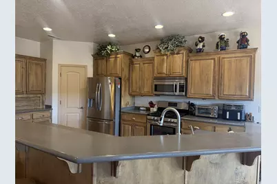 813 W Foothill Dr, Apple Valley, UT 84737 - Photo 11