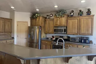 813 W Foothill Dr, Apple Valley, UT 84737 - Photo 11