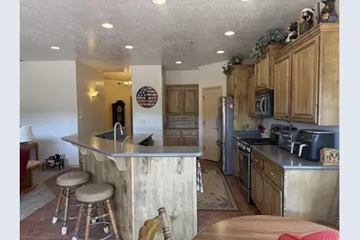 813 W Foothill Dr, Apple Valley, UT 84737 - Photo 13