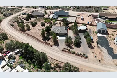 813 W Foothill Dr, Apple Valley, UT 84737 - Photo 45