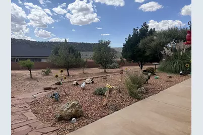 813 W Foothill Dr, Apple Valley, UT 84737 - Photo 41