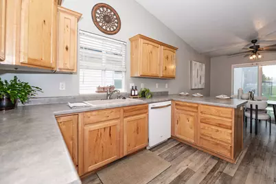470 E Red Oak Dr N, North Logan, UT 84341 - Photo 9