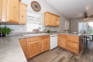 470 E Red Oak Dr N, North Logan, UT 84341 - Photo 9