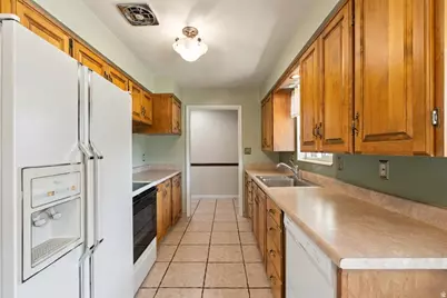1079 E Hillcrest Dr, Springville, UT 84663 - Photo 11