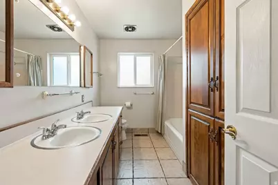 1079 E Hillcrest Dr, Springville, UT 84663 - Photo 21