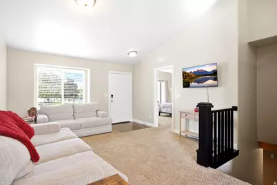 1562 N 2030 W, Clinton, UT 84015 - Photo 3