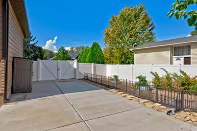 8523 S Kelsch Dr E, Sandy, UT 84093 - Photo 31