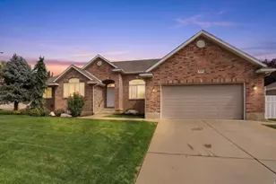 939 S Wind River Way W, Kaysville, UT 84037 - Photo 1