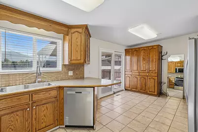 5711 S Sagewood W, Murray, UT 84107 - Photo 11
