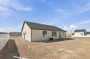 2365 E E Morning Glory Way, Eagle Mountain, UT 84005 - Photo 27