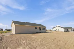 2363 E Sunflower Dr, Eagle Mountain, UT 84005 - Photo 31