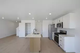 895 E Edinburgh Ave, Lehi, UT 84048 - Photo 9