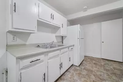 10689 S 2200 W, South Jordan, UT 84095 - Photo 9